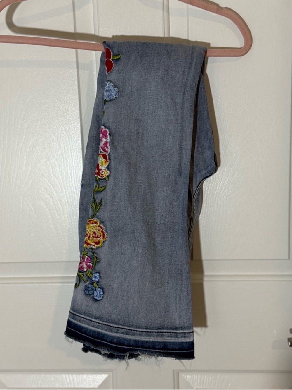 Embroidered Light Blue Women’s Jeans with Floral Detail - Picture 2 of 2